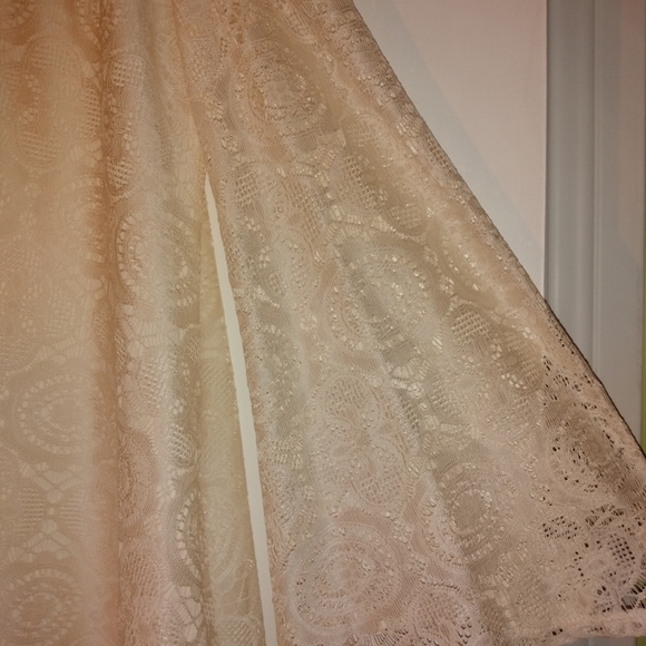 Bohemian cream dress bell sleeves - Picture 5 of 6